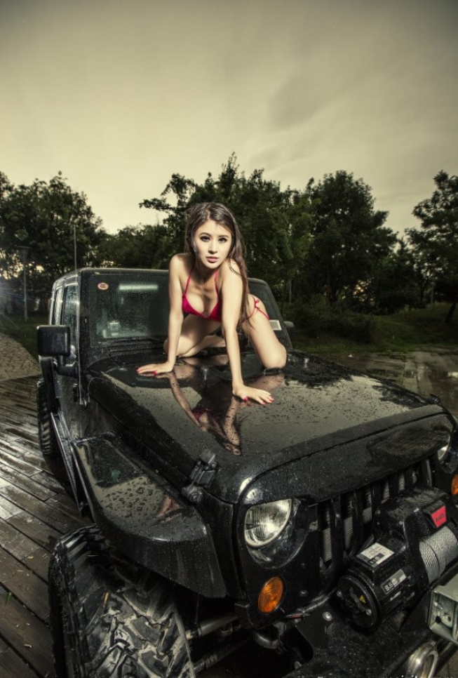 088 Quyến rũ bên cạnh xế khủng Hummer